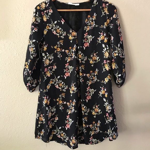 Lush Dresses & Skirts - Lush V-neck Shift Dress 3/4 Sleeve